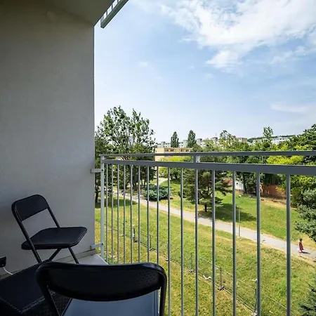 Pohodlny - Pri Centre S Balkonom Апартаменты
